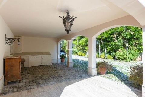 Villa de 6 dormitorios en venta en El Masnou, Barcelona, Cataluña, Spain № 6422 - foto 9