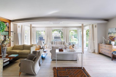Villa de 6 dormitorios en venta en El Masnou, Barcelona, Cataluña, Spain № 6422 - foto 11
