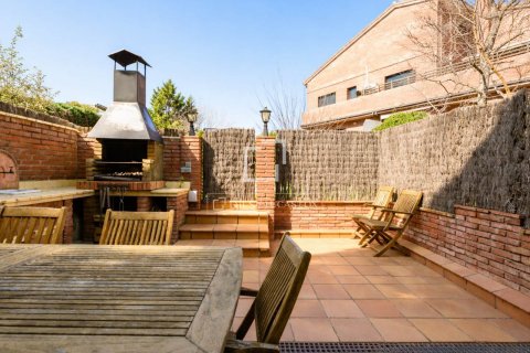 Villa de 4 dormitorios en venta en Sant Cugat del Vallès, Barcelona, Cataluña, Spain № 6418 - foto 12