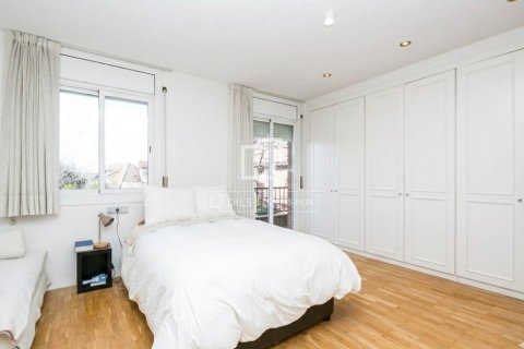 Villa de 4 dormitorios en venta en Sant Cugat del Vallès, Barcelona, Cataluña, Spain № 6418 - foto 17