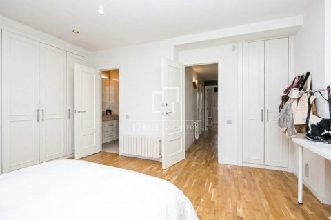 Villa de 4 dormitorios en venta en Sant Cugat del Vallès, Barcelona, Cataluña, Spain № 6418 - foto 16
