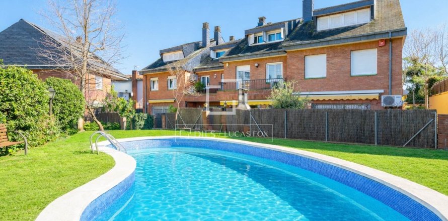 Villa de 4 dormitorios en venta en Sant Cugat del Vallès, Barcelona, Cataluña, Spain № 6418