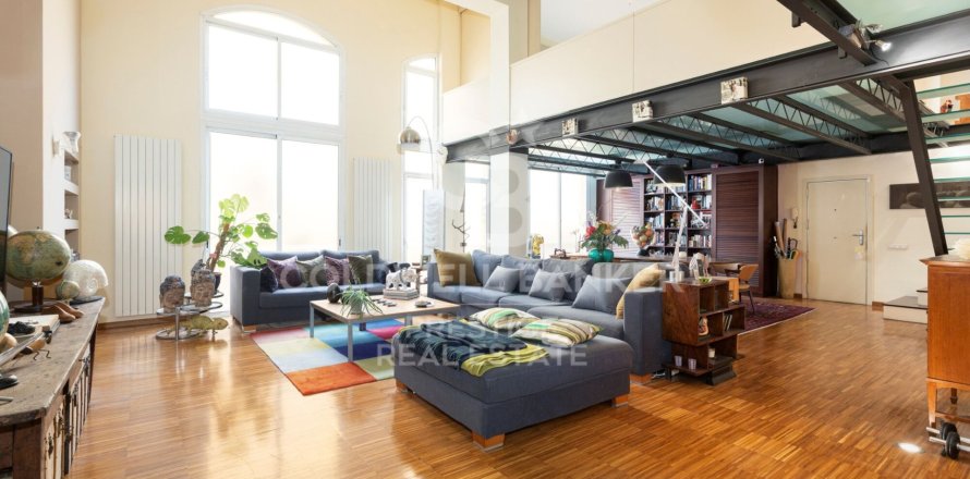 Dúplex de 2 dormitorios en venta en Barcelona, Cataluña, Spain № 5440