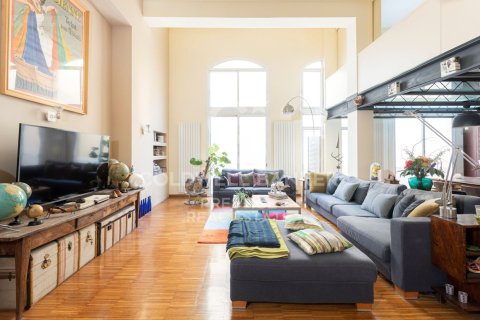 Dúplex de 2 dormitorios en venta en Barcelona, Cataluña, Spain № 5440 - foto 2