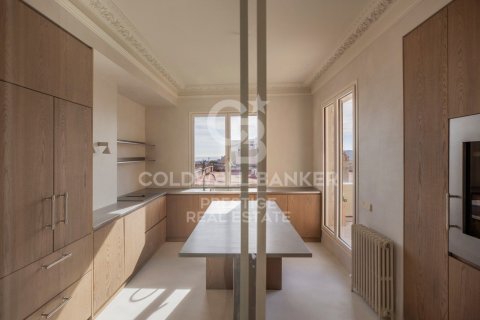 Ático de 4 dormitorios en venta en Barcelona, Cataluña, Spain № 5439 - foto 6