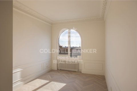 Ático de 4 dormitorios en venta en Barcelona, Cataluña, Spain № 5439 - foto 8