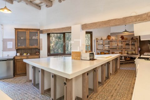 Finca de 13 dormitorios en venta en Mataró, Barcelona, Cataluña, Spain № 8518 - foto 15