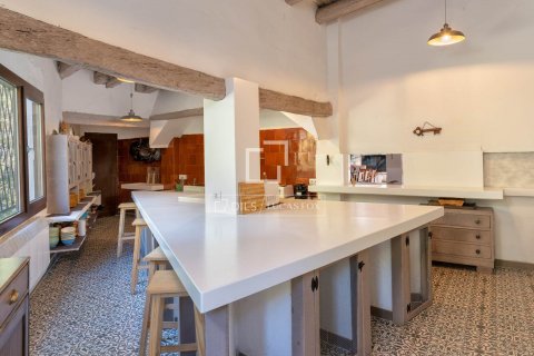 Finca de 13 dormitorios en venta en Mataró, Barcelona, Cataluña, Spain № 8518 - foto 17