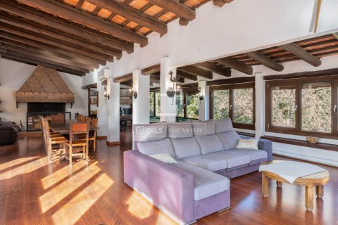 Finca de 13 dormitorios en venta en Mataró, Barcelona, Cataluña, Spain № 8518 - foto 12