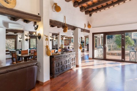 Finca de 13 dormitorios en venta en Mataró, Barcelona, Cataluña, Spain № 8518 - foto 10