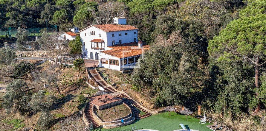 Finca de 13 dormitorios en venta en Mataró, Barcelona, Cataluña, Spain № 8518