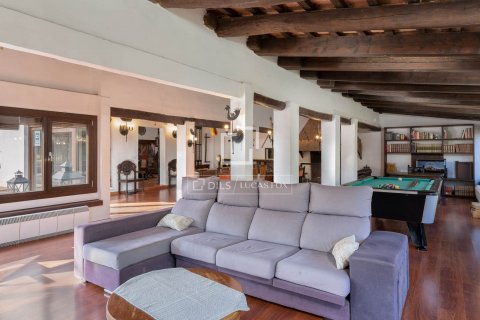 Finca de 13 dormitorios en venta en Mataró, Barcelona, Cataluña, Spain № 8518 - foto 11