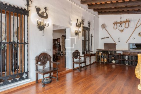 Finca de 13 dormitorios en venta en Mataró, Barcelona, Cataluña, Spain № 8518 - foto 14