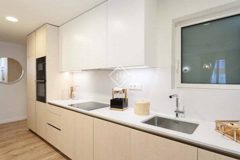 Ático de 2 dormitorios en venta en Barcelona, Cataluña, Spain № 8517 - foto 11