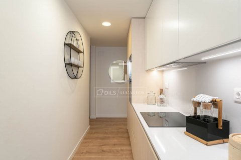 Ático de 2 dormitorios en venta en Barcelona, Cataluña, Spain № 8517 - foto 16