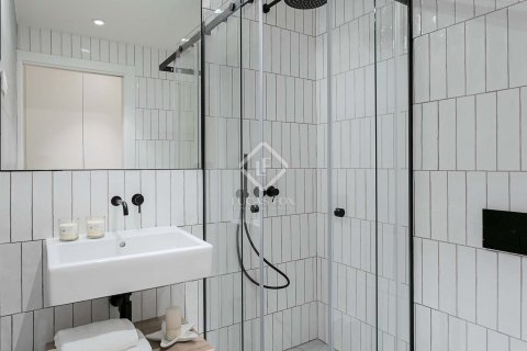 Ático de 2 dormitorios en venta en Barcelona, Cataluña, Spain № 8517 - foto 29