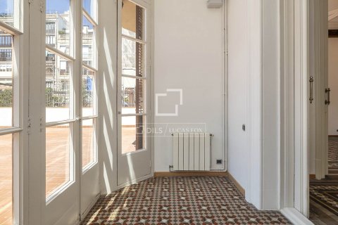 Снять в аренду квартиру в Барселона, Испания с 3 спальни, 167м², № 8515 - фото 8