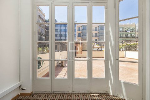 Снять в аренду квартиру в Барселона, Испания с 3 спальни, 167м², № 8515 - фото 7