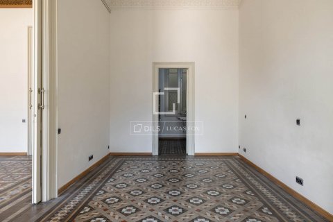 Снять в аренду квартиру в Барселона, Испания с 3 спальни, 167м², № 8515 - фото 9