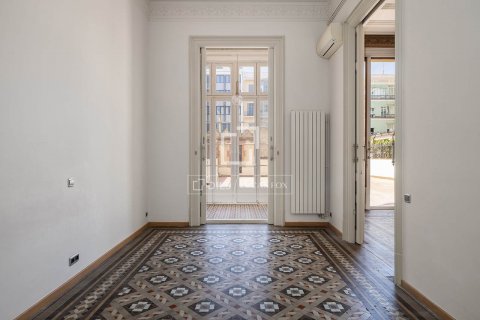 Снять в аренду квартиру в Барселона, Испания с 3 спальни, 167м², № 8515 - фото 6