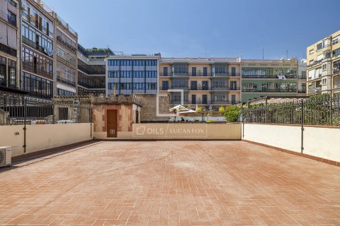 Apartamento de 3 dormitorios en alquiler en Barcelona, Cataluña, Spain № 8515