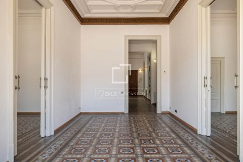 Снять в аренду квартиру в Барселона, Испания с 3 спальни, 167м², № 8515 - фото 5
