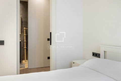Apartamento de 2 dormitorios en alquiler en Barcelona, Cataluña, Spain № 8514 - foto 18