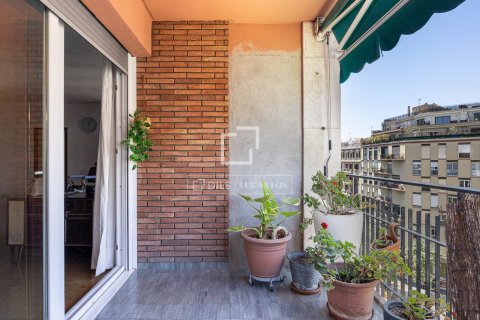 Apartamento de 3 dormitorios en venta en Barcelona, Cataluña, Spain № 8520 - foto 3
