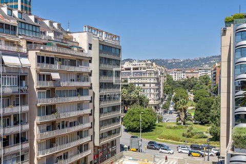 Apartamento de 3 dormitorios en venta en Barcelona, Cataluña, Spain № 8520 - foto 25