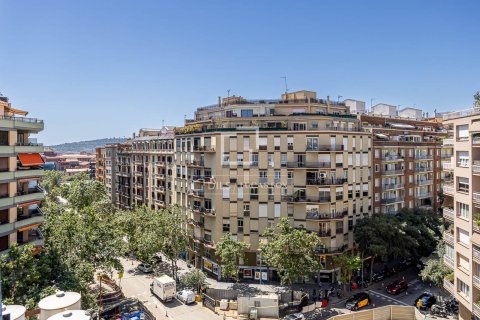 Apartamento de 3 dormitorios en venta en Barcelona, Cataluña, Spain № 8520 - foto 24