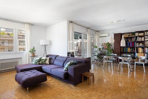 Apartamento de 3 dormitorios en venta en Barcelona, Cataluña, Spain № 8520