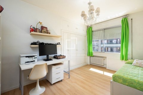 Apartamento de 3 dormitorios en venta en Barcelona, Cataluña, Spain № 8520 - foto 14