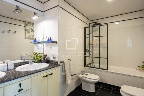 Apartamento de 3 dormitorios en venta en Barcelona, Cataluña, Spain № 8520 - foto 19