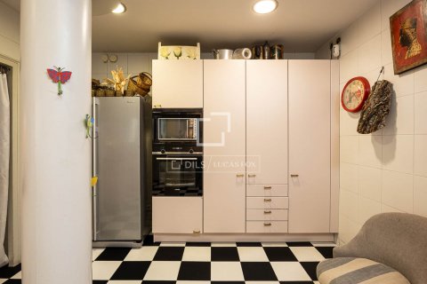 Apartamento de 3 dormitorios en venta en Barcelona, Cataluña, Spain № 8520 - foto 9