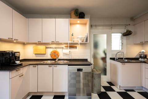 Apartamento de 3 dormitorios en venta en Barcelona, Cataluña, Spain № 8520 - foto 10