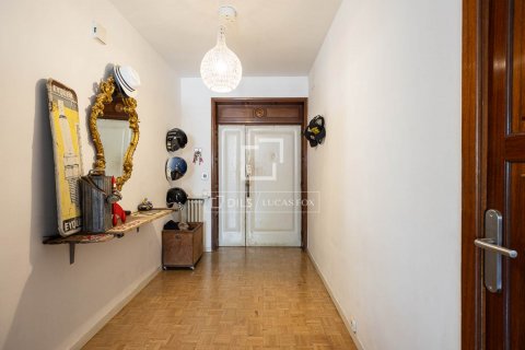 Apartamento de 3 dormitorios en venta en Barcelona, Cataluña, Spain № 8520 - foto 8