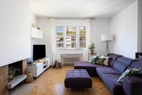Apartamento de 3 dormitorios en venta en Barcelona, Cataluña, Spain № 8520 - foto 2