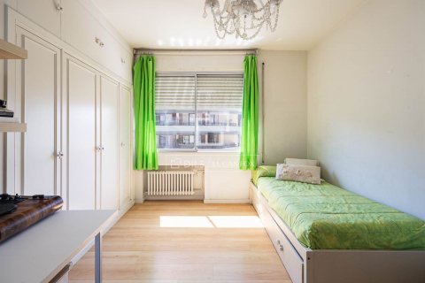 Apartamento de 3 dormitorios en venta en Barcelona, Cataluña, Spain № 8520 - foto 13