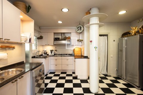 Apartamento de 3 dormitorios en venta en Barcelona, Cataluña, Spain № 8520 - foto 11