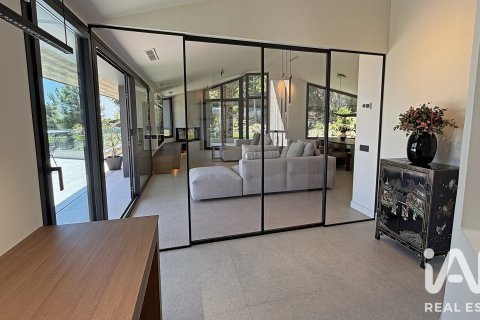 Сasa de 453 m² en venta en Premia De Dalt, Barcelona, Cataluña, Spain № 8364 - foto 11