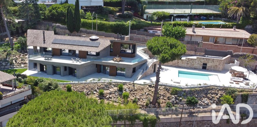 Сasa de 453 m² en venta en Premia De Dalt, Barcelona, Cataluña, Spain № 8364