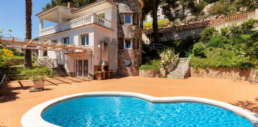 Сasa de 3 dormitorios en venta en Sant Feliu de Guíxols, Gerona, Cataluña, Spain № 1681