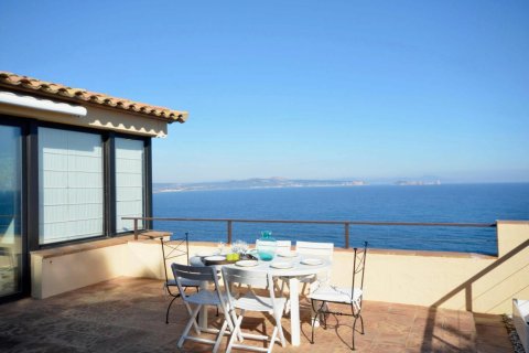 Сasa de 4 dormitorios en venta en Begur, Gerona, Cataluña, Spain № 1677 - foto 8