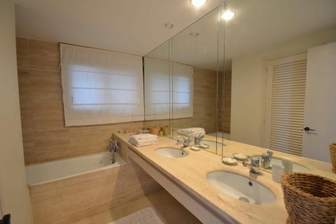 Сasa de 4 dormitorios en venta en Begur, Gerona, Cataluña, Spain № 1677 - foto 23
