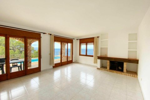 Сasa de 4 dormitorios en venta en Begur, Gerona, Cataluña, Spain № 1682 - foto 7
