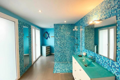 Сasa de 5 dormitorios en venta en Begur, Gerona, Cataluña, Spain № 1679 - foto 18