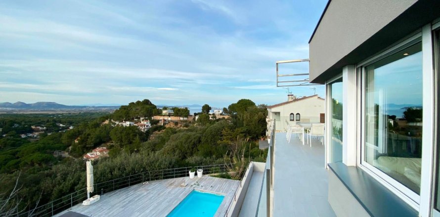Сasa de 5 dormitorios en venta en Begur, Gerona, Cataluña, Spain № 1679