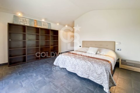 Сasa de 4 dormitorios en venta en Peralada, Gerona, Cataluña, Spain № 5745 - foto 11
