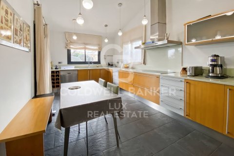Сasa de 4 dormitorios en venta en Peralada, Gerona, Cataluña, Spain № 5745 - foto 6