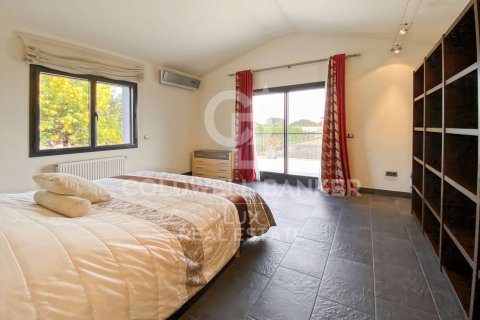 Сasa de 4 dormitorios en venta en Peralada, Gerona, Cataluña, Spain № 5745 - foto 10